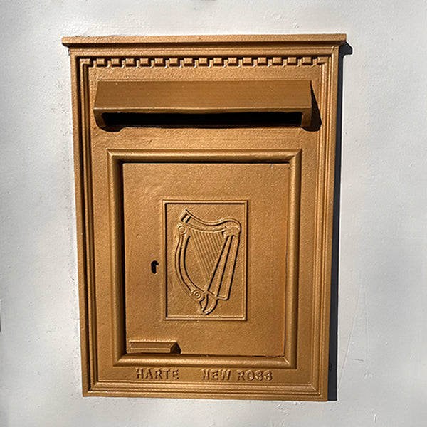 Traditional Irish Post in pearl gold for A4 sized letters (H114)