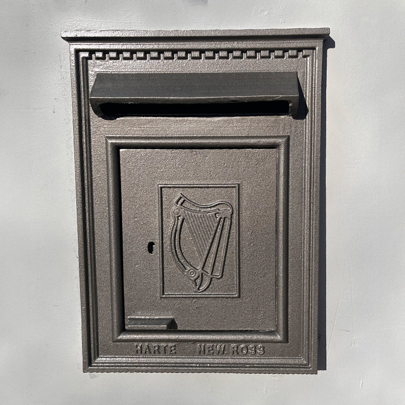 Traditional Irish Post in pearl grey for A4 sized letters (H114)