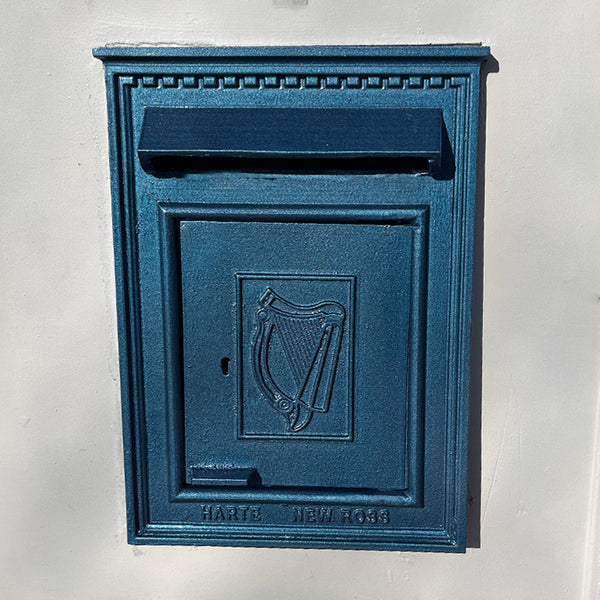 Traditional Irish Post in pearl blue for A4 sized letters (H114)