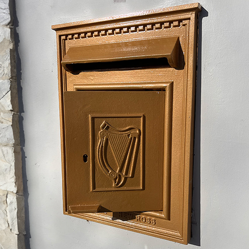 Traditional Irish Post in pearl gold for A4 sized letters (H114)