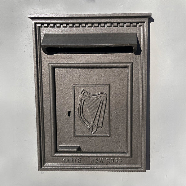 Traditional Irish Post in pearl grey for A4 sized letters (H114)