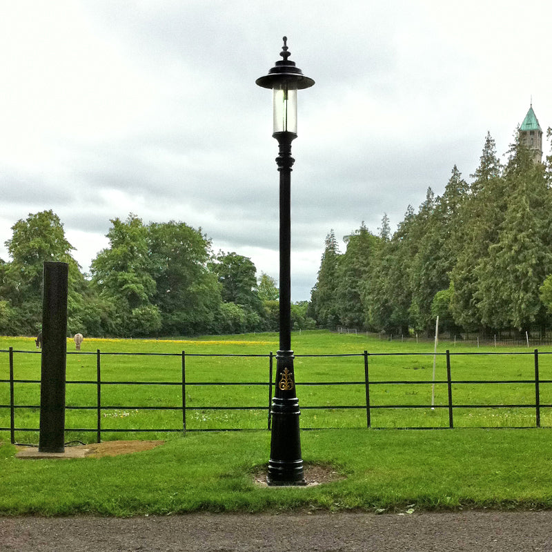 Georgian style lamp post in cast iron and steel 3.5m in height.