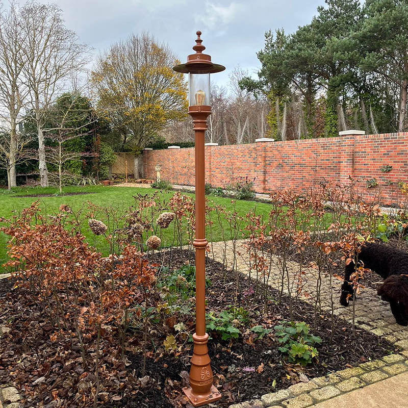 Georgian style lamp post in cast iron and steel 2.21m in height.